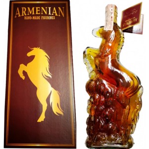 Бренди Армянский "Конь" 5 лет выдержки 0.5 л 40% (4850015311471)
