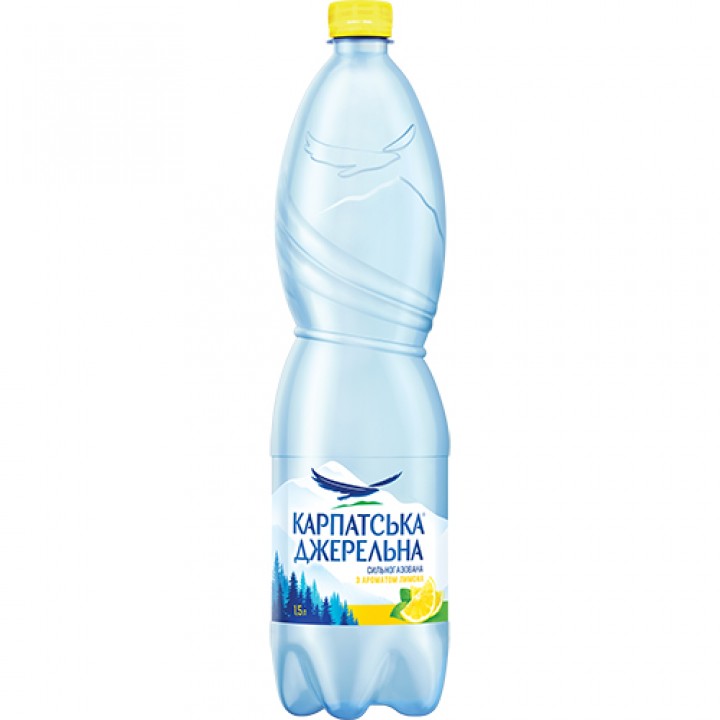 Вода мінеральна Карпатська Джерельна з ароматом лимону сильногазована 1,5 л (4820051240608)