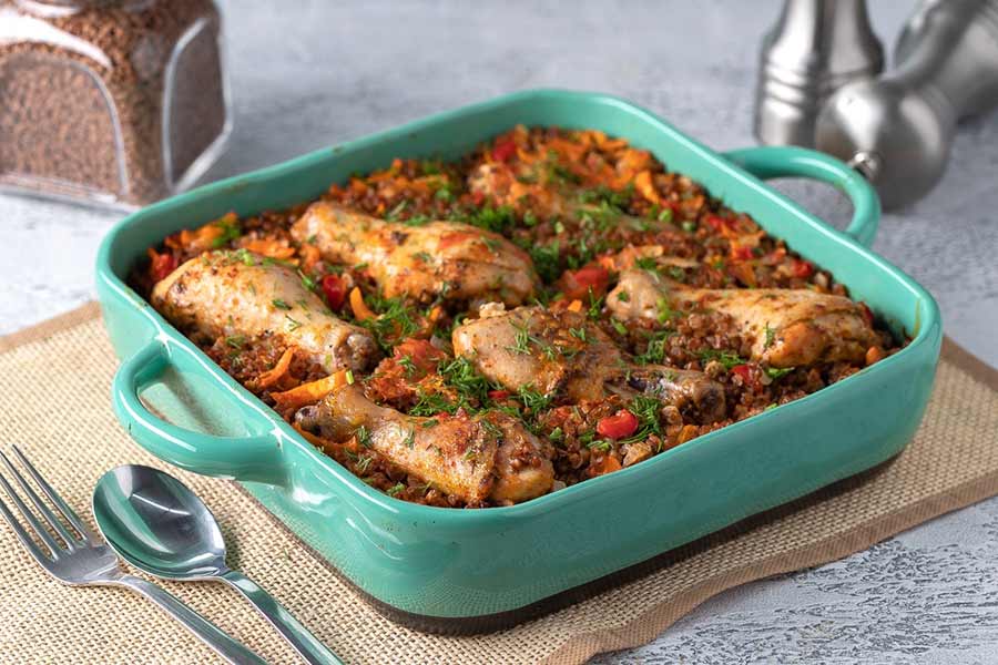 Гречка с курицей в томатном соусе – вкусное блюдо на каждый день