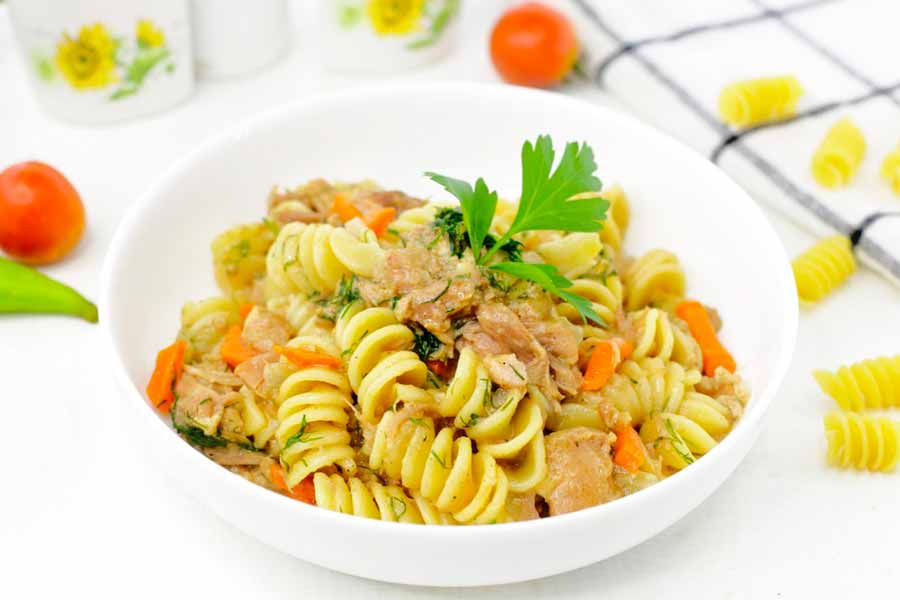 Макароны с тушенкой