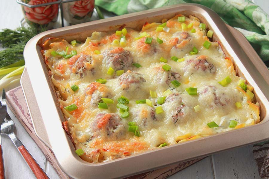 Пряная запеченная паста с фрикадельками