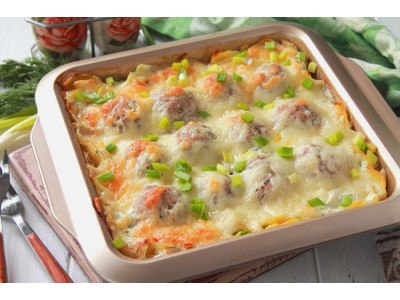 Пряная запеченная паста с фрикадельками