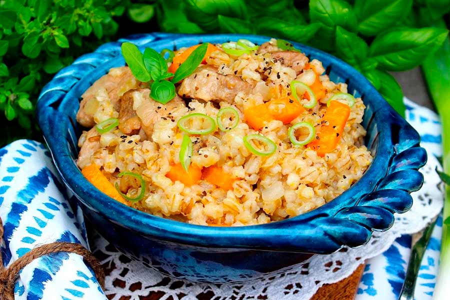 Перлова каша з м’ясом та овочами — поживна страва на кожен день