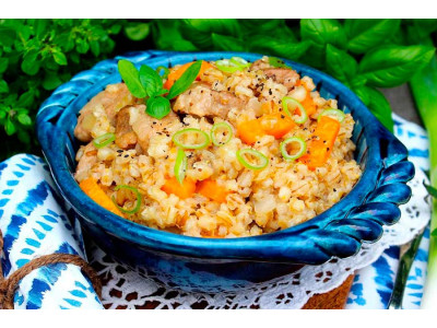 Перлова каша з м’ясом та овочами — поживна страва на кожен день