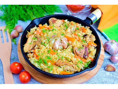 Плов с курицей на сковороде – простой вариант Плов с курицей на сковороде – простой вариант